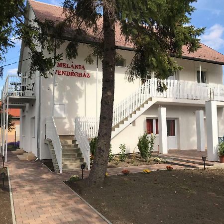 Отель Melania Vendeghaz Balatonfokajar Экстерьер фото