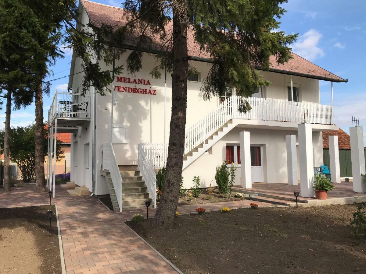 Отель Melania Vendeghaz Balatonfokajar Экстерьер фото
